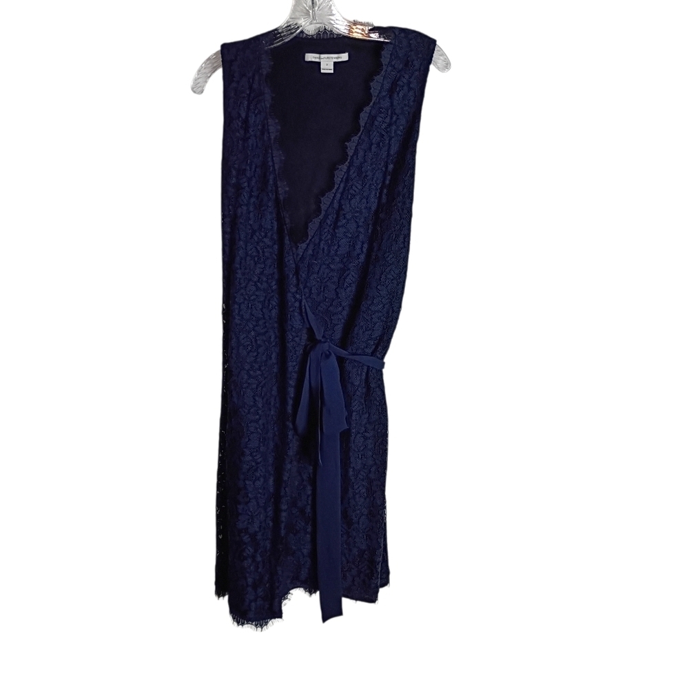 Diane Von Furstenburg -Elegant Navy Lace Wrap Dress - Size 2